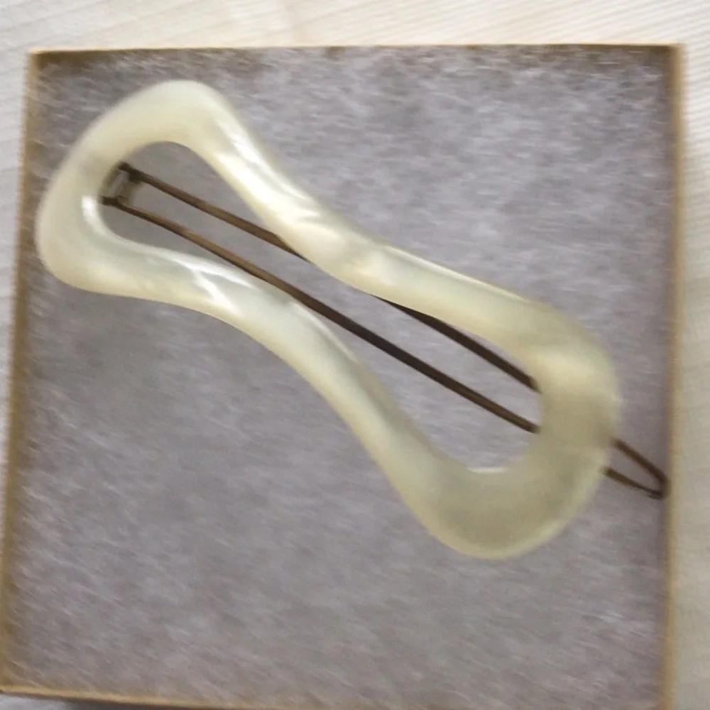 Woman’s Vintage Elegant Hair Barrette color white